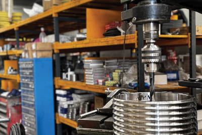 Overhead crane industri dengan kapasitas angkat tinggi